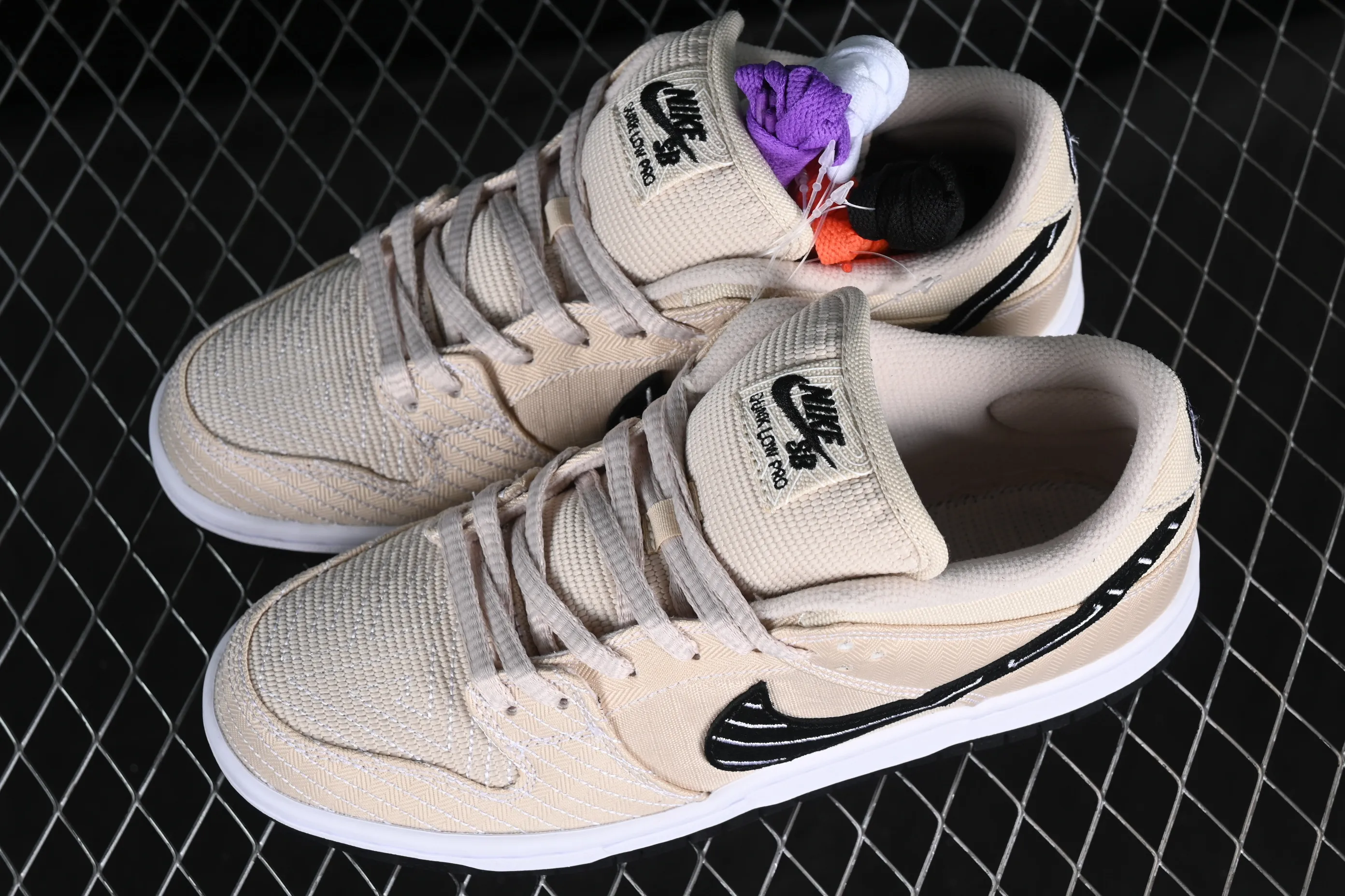 All Categories Nk SB Dunk Series Nk SB Dunk Low Low-top Sneakers J Version Albino & Preto